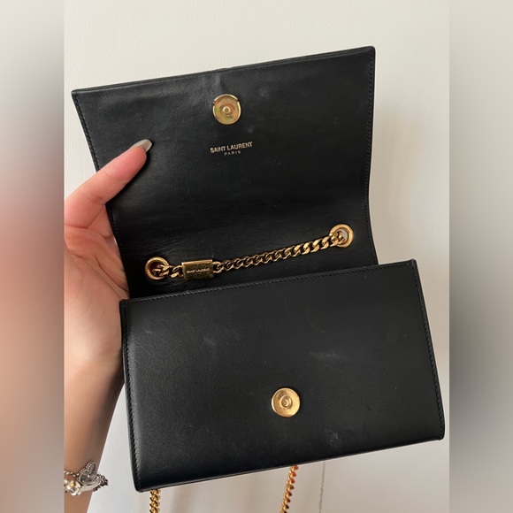 Gorgeous Yves Saint Laurent cross body bag black with gold accessory - Picture 6 of 13